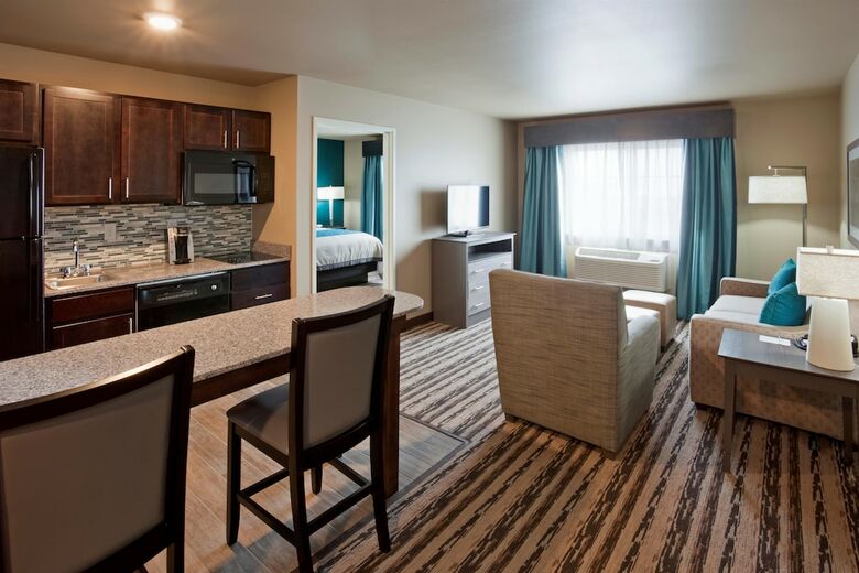 Grandstay Hotel And Suites