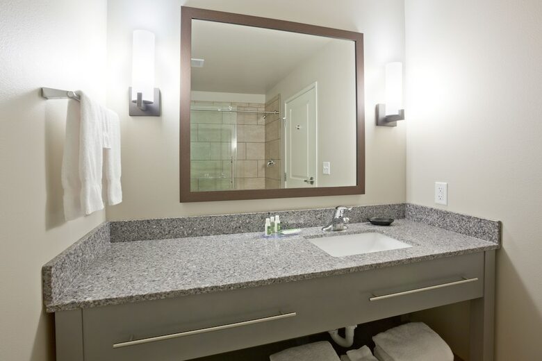 Grandstay Hotel And Suites