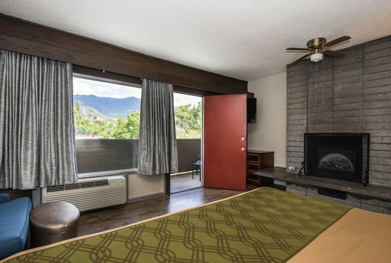 Hotel Chalet Inn