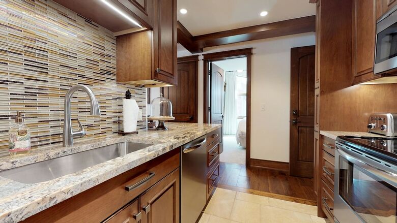 Plaza Lodge By Destination
