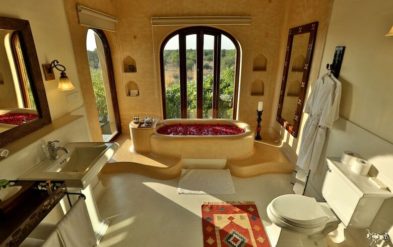 Hotel Mihir Garh