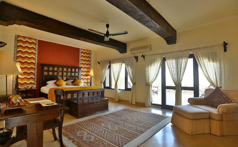 Hotel Mihir Garh