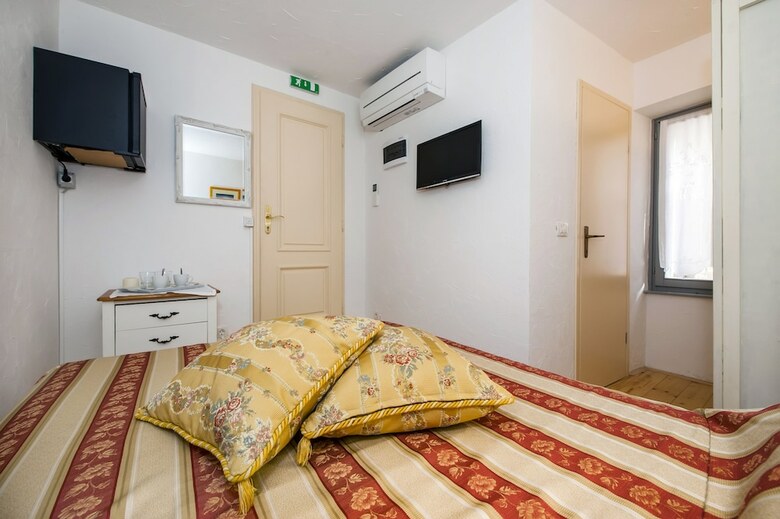 Hotel Rooms Sotto I Volti