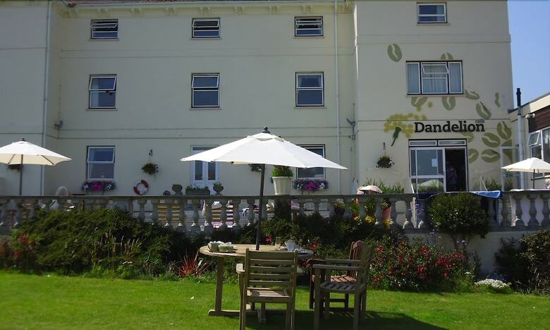 Hotel Freshwater Bay House