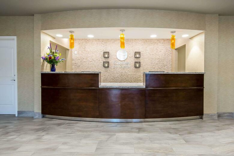 Hotel Comfort Inn & Suites