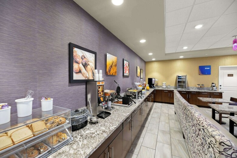 Hotel Comfort Inn & Suites