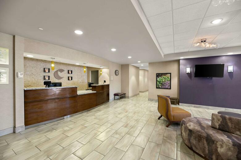Hotel Comfort Inn & Suites