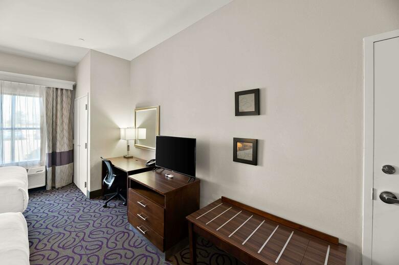 Hotel Comfort Inn & Suites