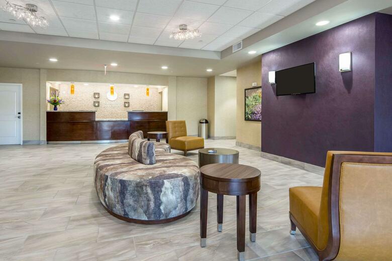 Hotel Comfort Inn & Suites