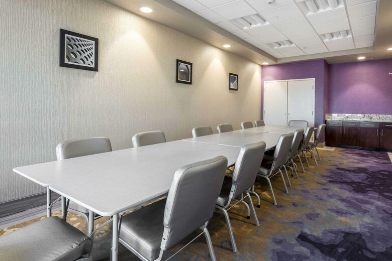 Hotel Comfort Inn & Suites
