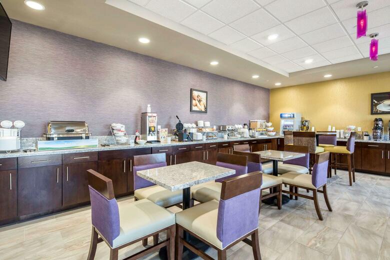 Hotel Comfort Inn & Suites