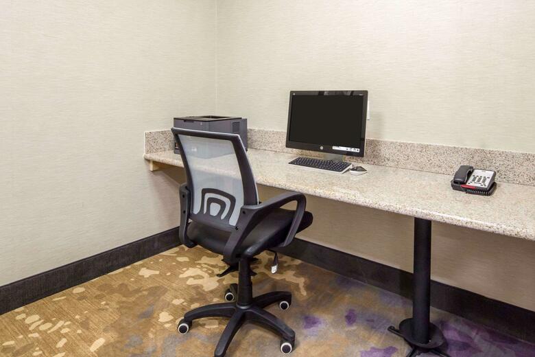 Hotel Comfort Inn & Suites