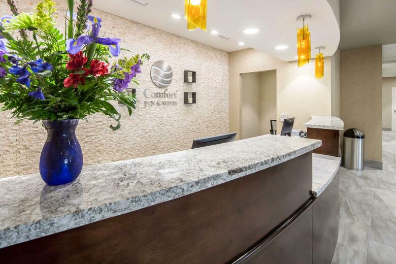 Hotel Comfort Inn & Suites