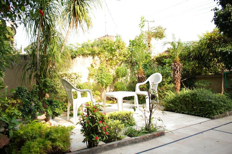 Bed & Breakfast Lahore Guest House