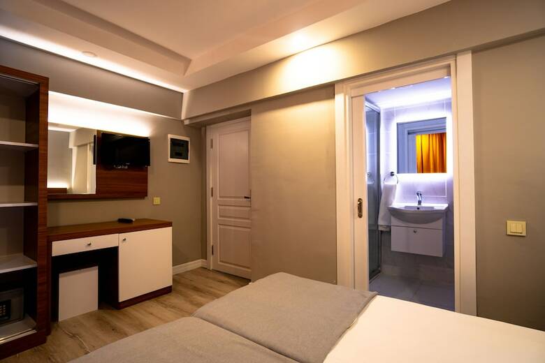 Joker Side Hill Suite Hotel