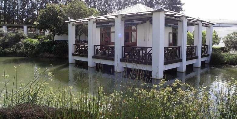 Hotel Ridgeback House