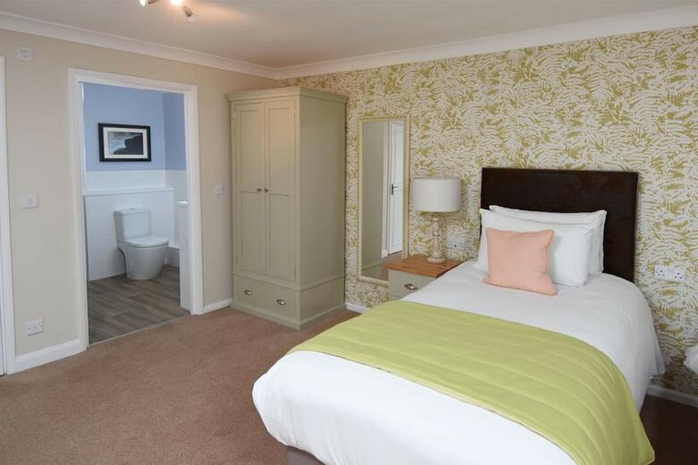 Hotel Nythfa House