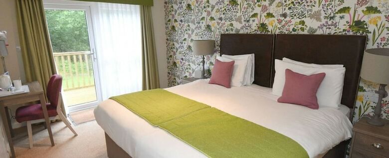 Hotel Nythfa House