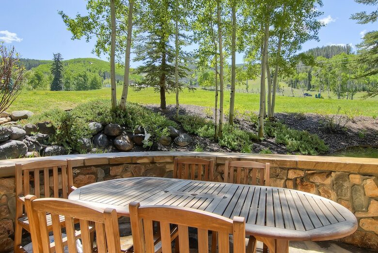 Mccoy Peak Lodge By East West Hospitality