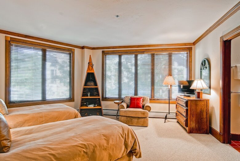 Mccoy Peak Lodge By East West Hospitality