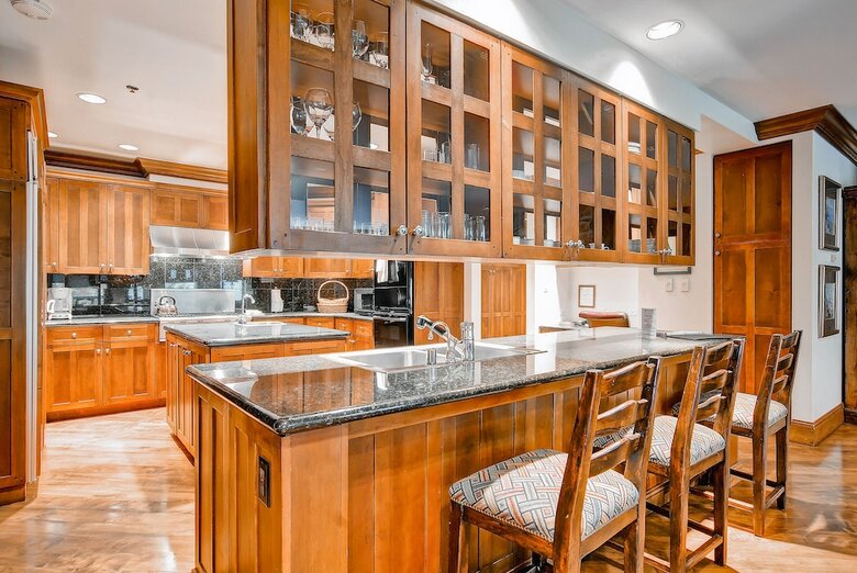 Mccoy Peak Lodge By East West Hospitality