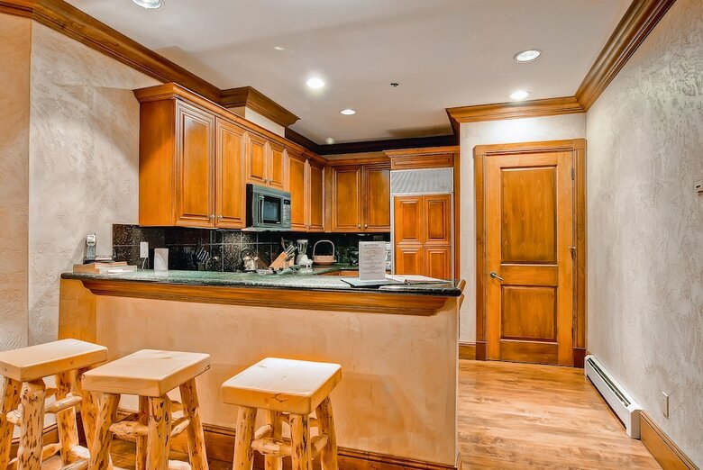 Mccoy Peak Lodge By East West Hospitality