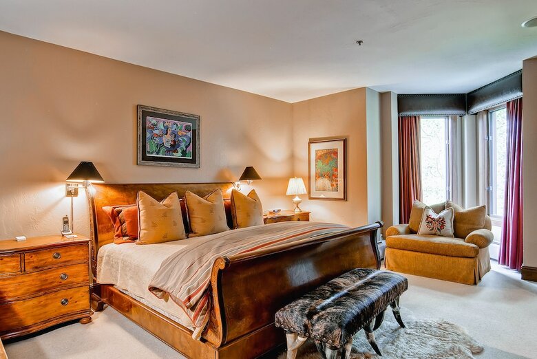 Mccoy Peak Lodge By East West Hospitality