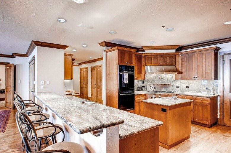 Mccoy Peak Lodge By East West Hospitality