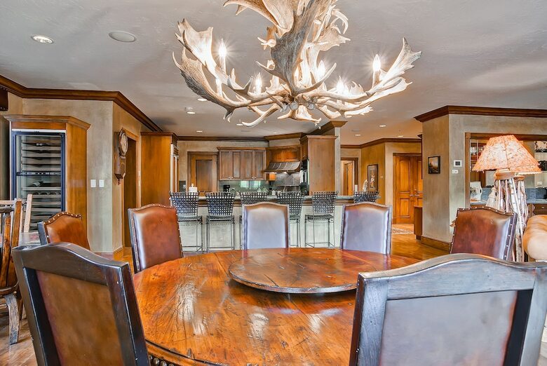 Mccoy Peak Lodge By East West Hospitality