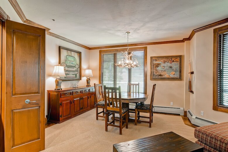 Mccoy Peak Lodge By East West Hospitality