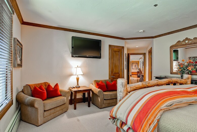 Mccoy Peak Lodge By East West Hospitality