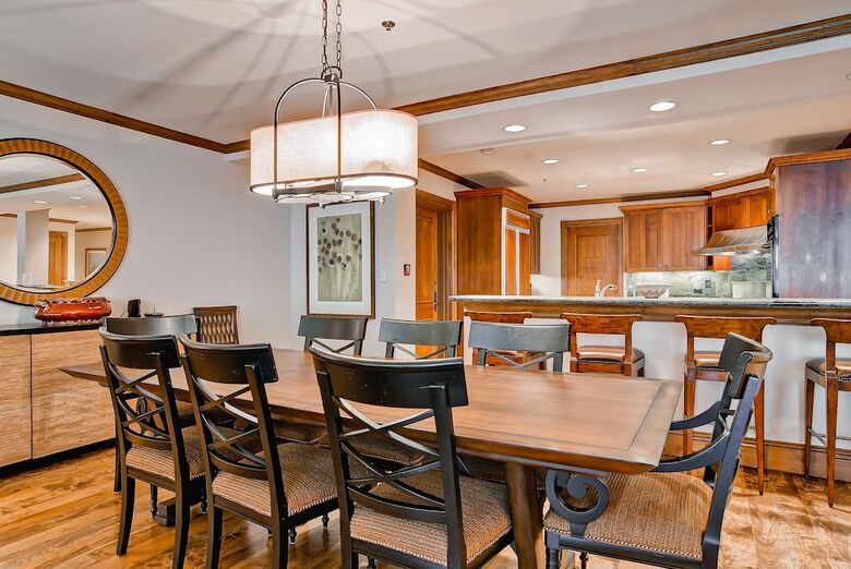 Mccoy Peak Lodge By East West Hospitality