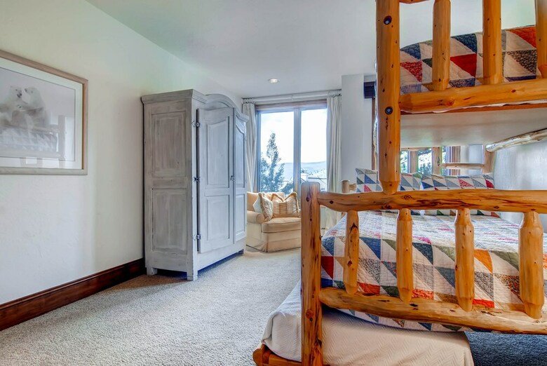 Mccoy Peak Lodge By East West Hospitality
