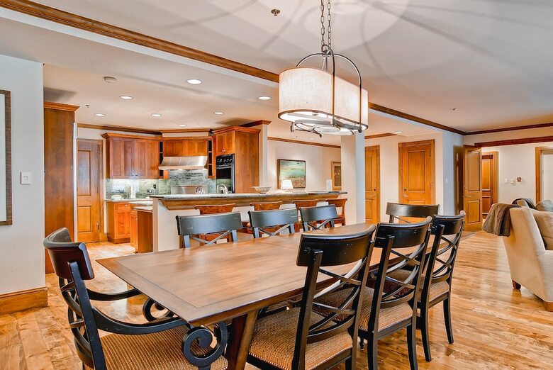 Mccoy Peak Lodge By East West Hospitality