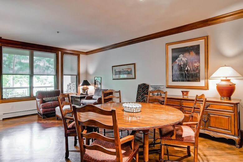 Mccoy Peak Lodge By East West Hospitality