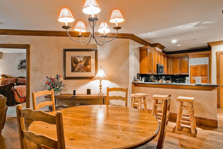 Mccoy Peak Lodge By East West Hospitality