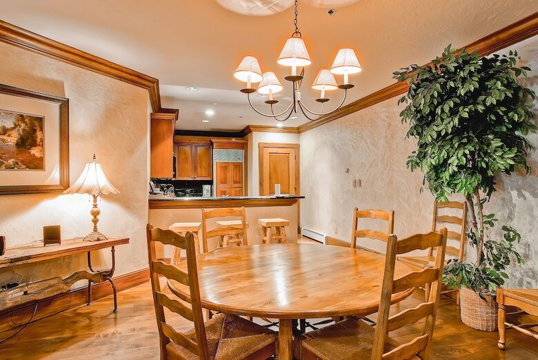 Mccoy Peak Lodge By East West Hospitality