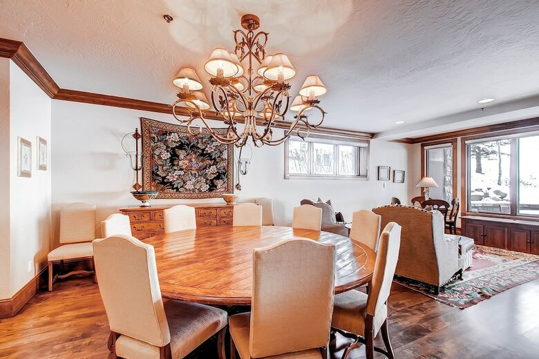 Mccoy Peak Lodge By East West Hospitality