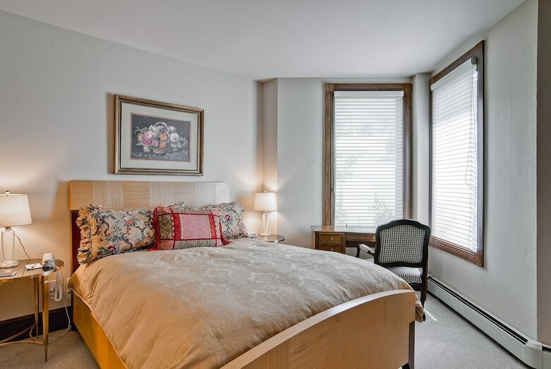 Mccoy Peak Lodge By East West Hospitality