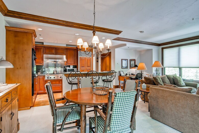 Mccoy Peak Lodge By East West Hospitality