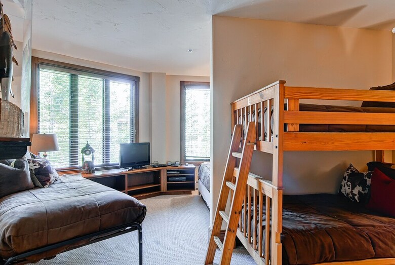 Mccoy Peak Lodge By East West Hospitality