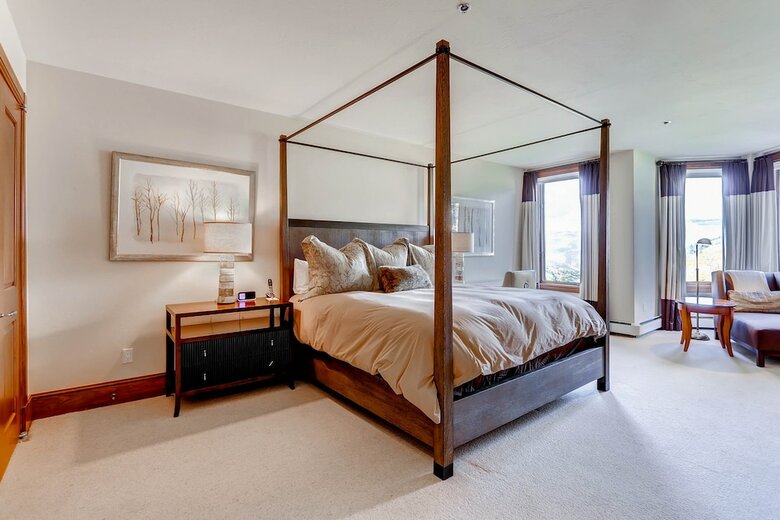 Mccoy Peak Lodge By East West Hospitality