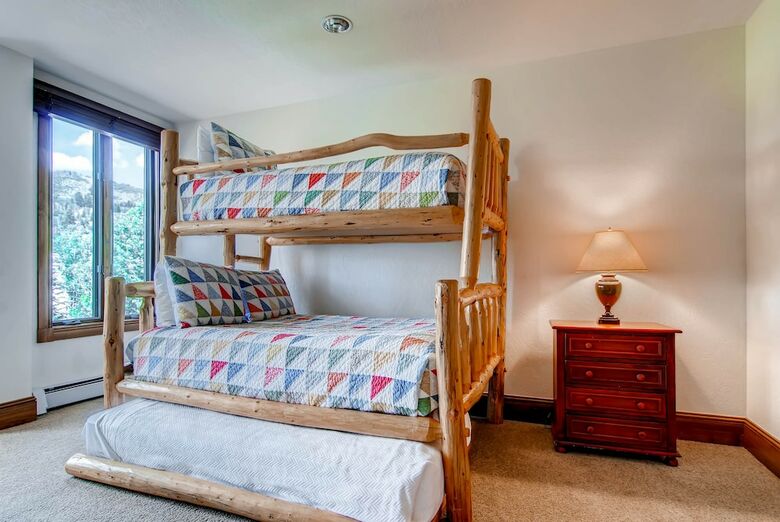 Mccoy Peak Lodge By East West Hospitality