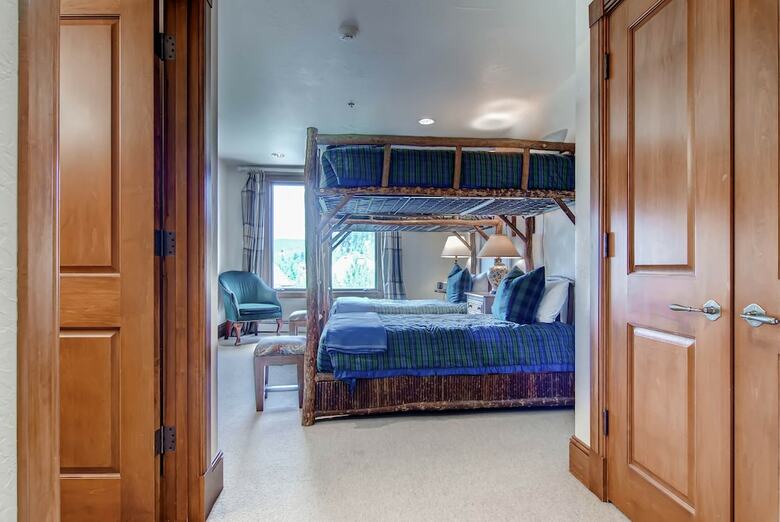 Mccoy Peak Lodge By East West Hospitality