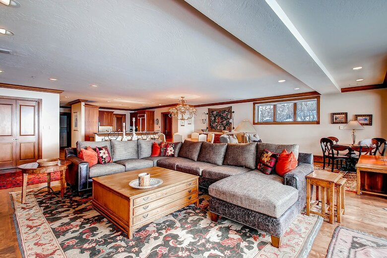 Mccoy Peak Lodge By East West Hospitality