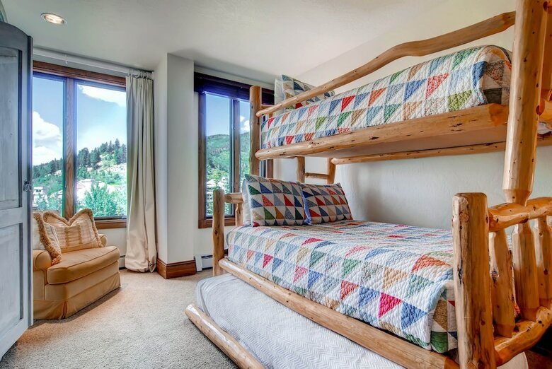 Mccoy Peak Lodge By East West Hospitality