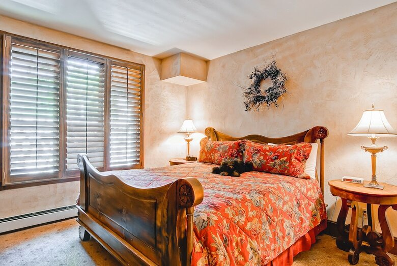 Mccoy Peak Lodge By East West Hospitality