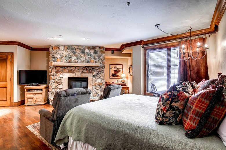 Mccoy Peak Lodge By East West Hospitality