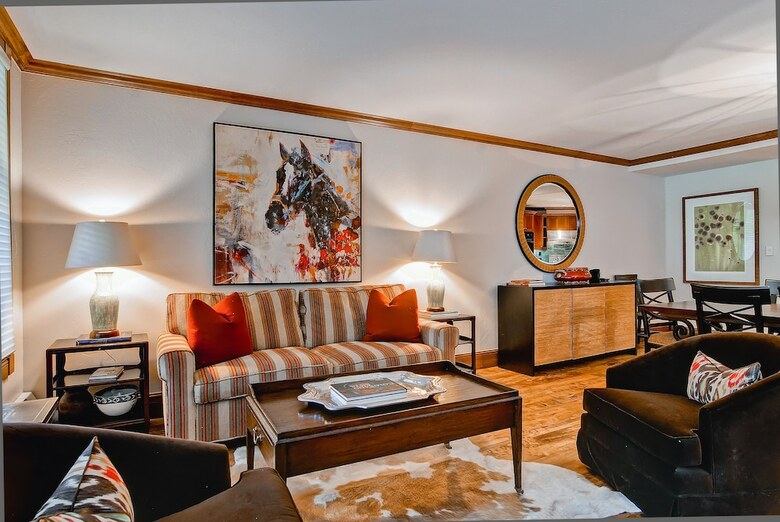 Mccoy Peak Lodge By East West Hospitality