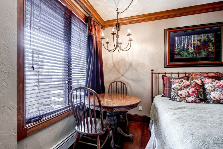 Mccoy Peak Lodge By East West Hospitality
